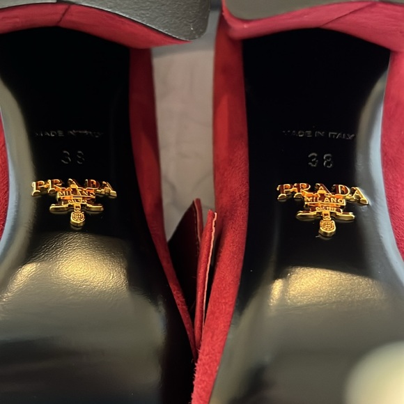 Prada red velvet shoes - Picture 5 of 12
